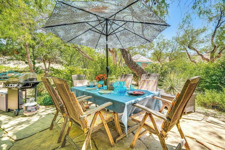 Casa Paloma Studio: Artsy & Airy w / Hot Tub Access
