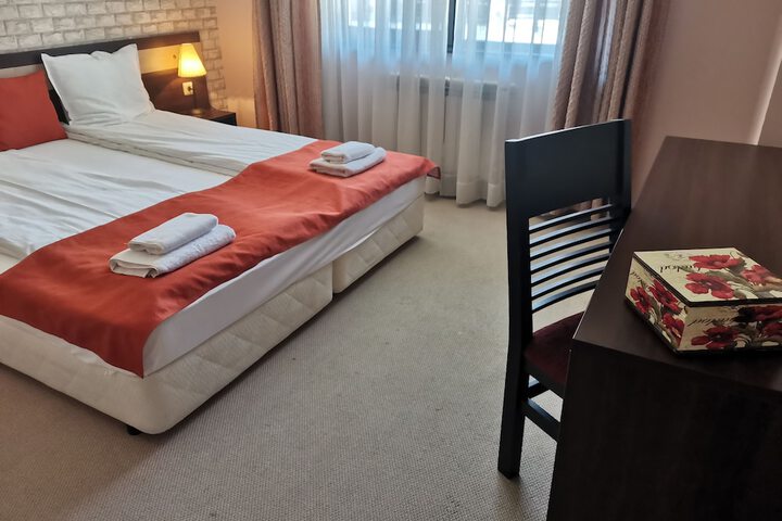 Room 14 of 98