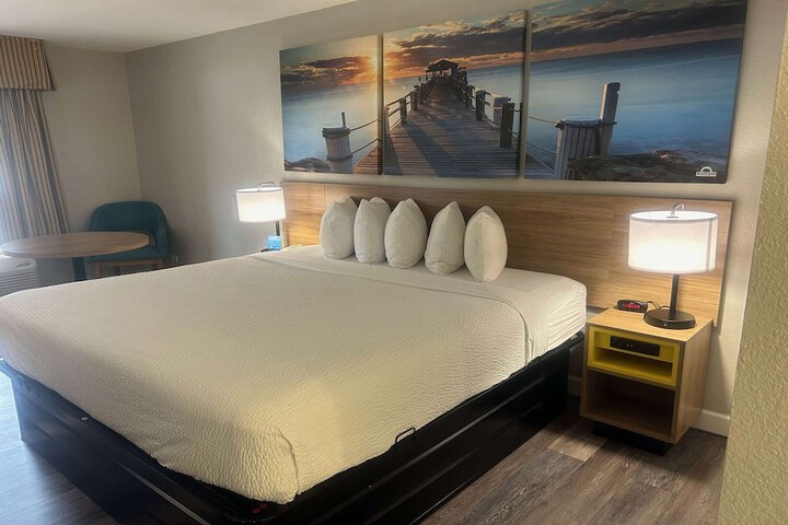 1 King Bed (1 of 23)