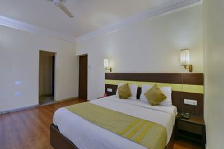 Room 11 of 24