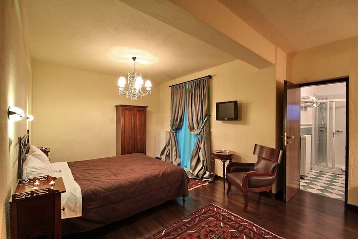 Room 9 of 31