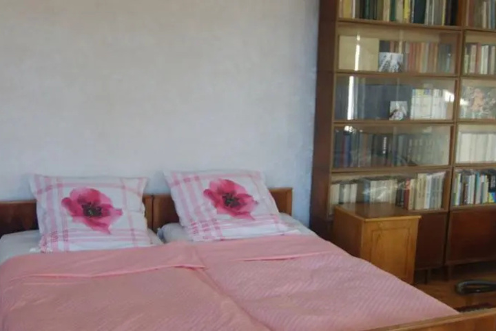 Room 2 of 9