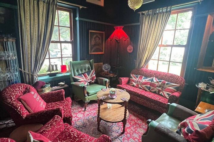 Lounge 84 of 159
