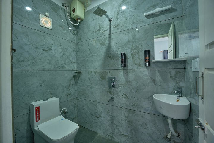 Room 6 of 25