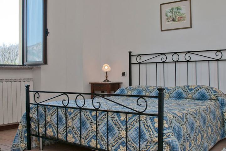 Room 2 of 112