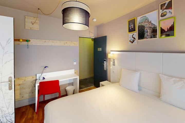 Room 7 of 65