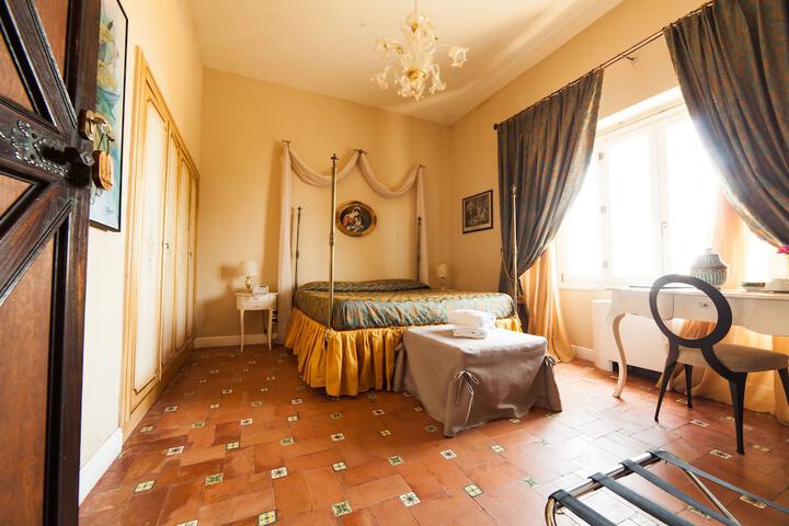 Room 4 of 54