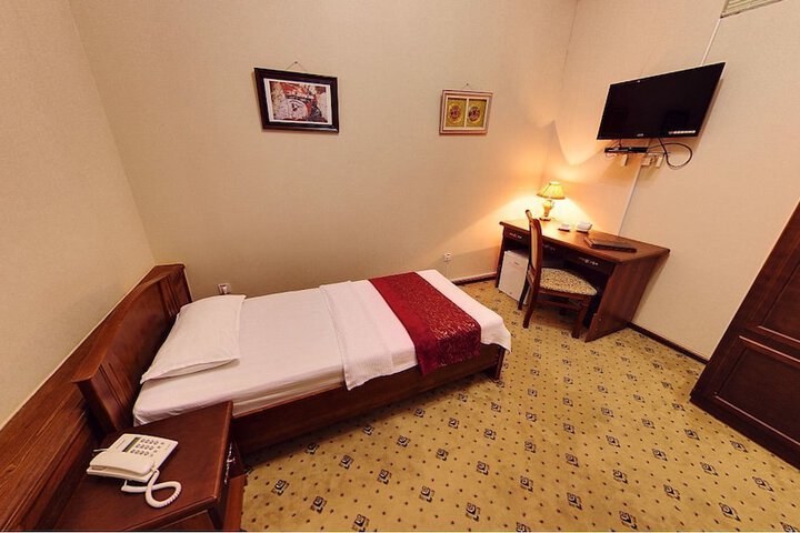 Room 10 of 34