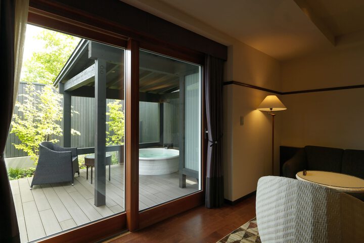 Room 10 of 83