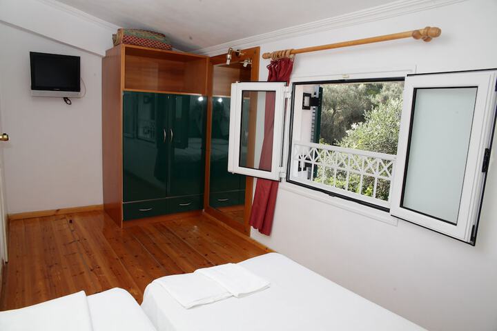 Room 2 of 57