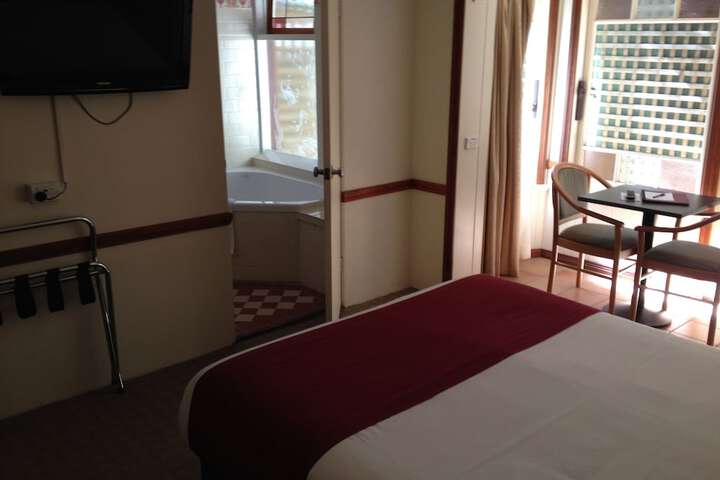 Room 11 of 30