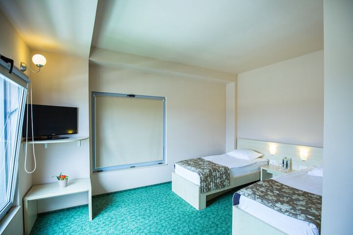 Room 9 of 27