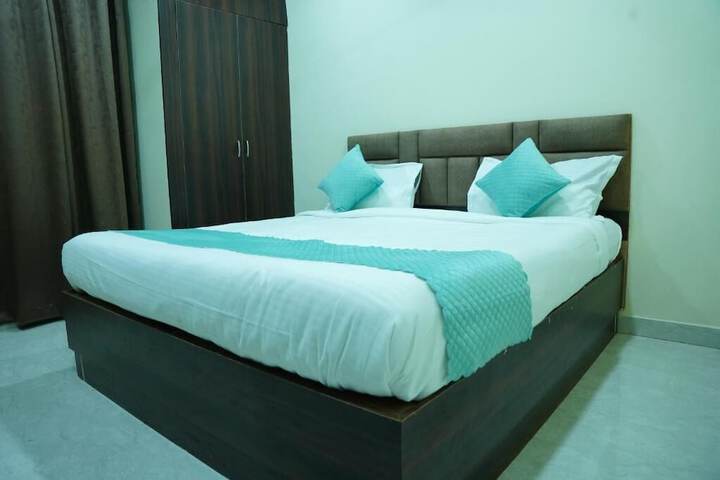 Room 2 of 16