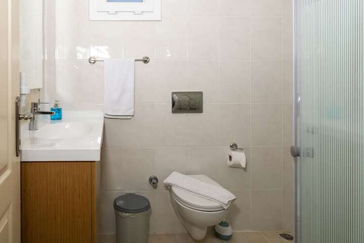 Room 15 of 38