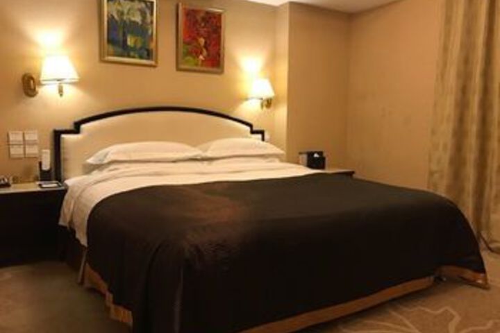 Room 25 of 43