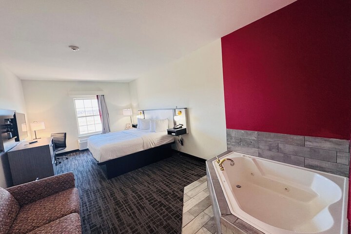 1 King Bed (5 of 30)
