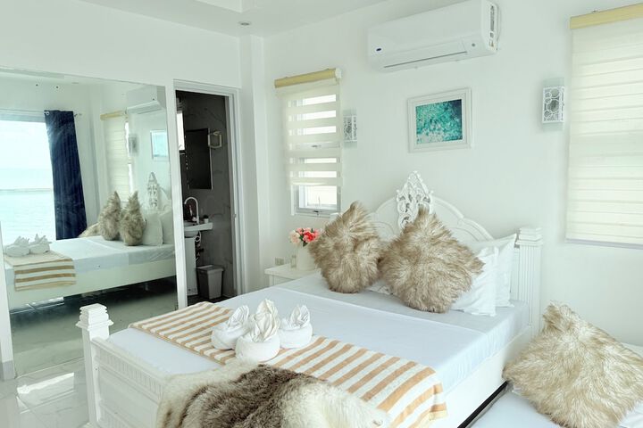 Room 11 of 108