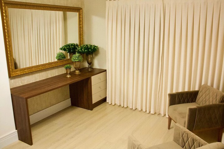 Room 12 of 33