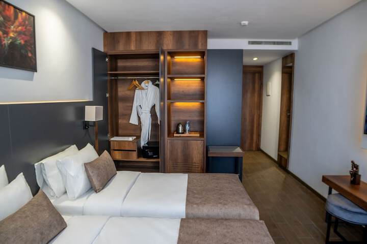 Room 11 of 25