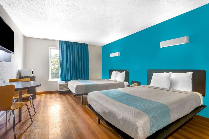 2 Double Beds (1 of 13)
