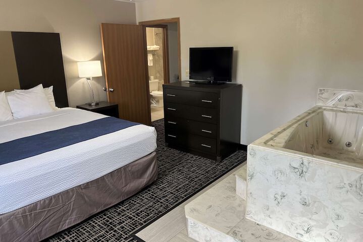 1 King Bed Suite (6 of 7)