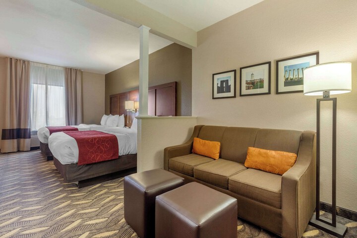 Suite King Bed Accessible (1 of 25)