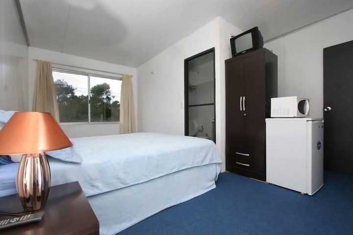 Room 4 of 16
