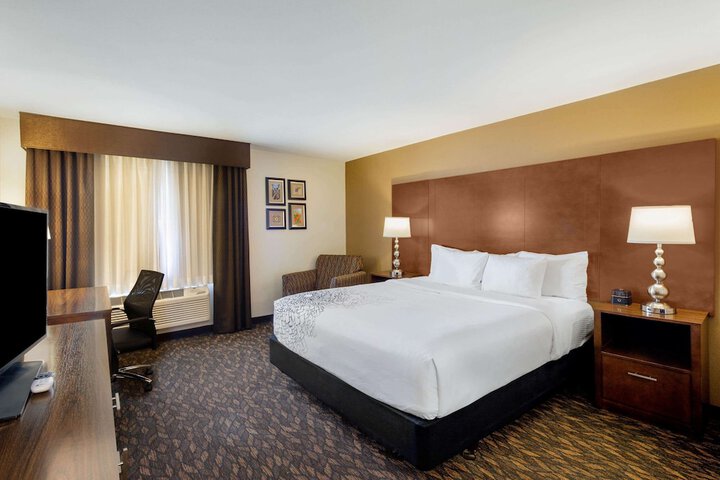 1 King Bed Mobility Accessible (13 of 17)