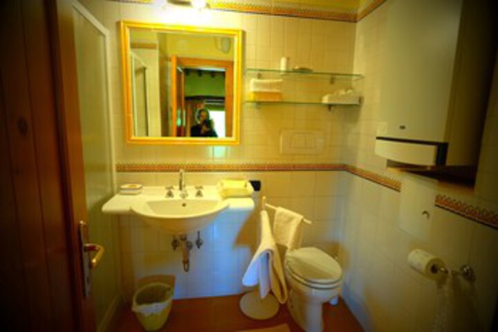 Room 4 of 40