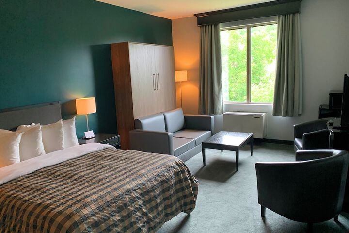 Room 6 of 11