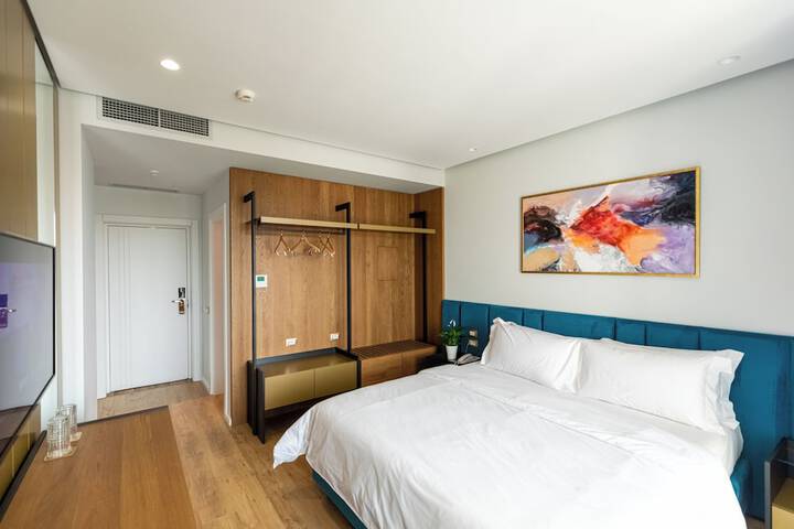 Room 34 of 107