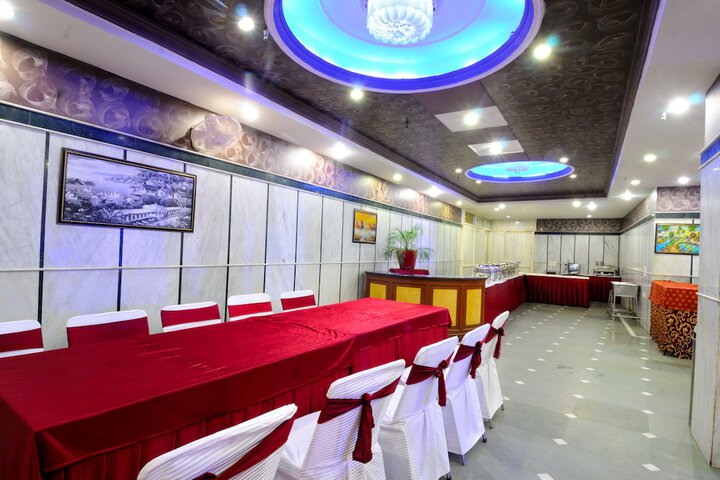 Ballroom/Hall 29 of 32