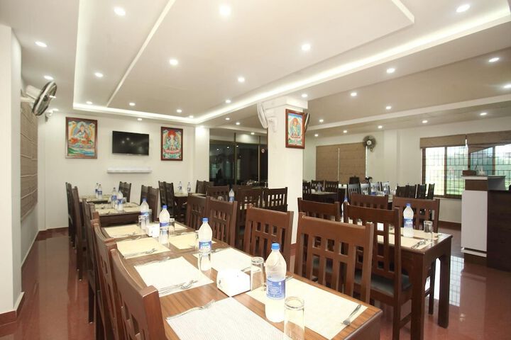 Dining 18 of 24