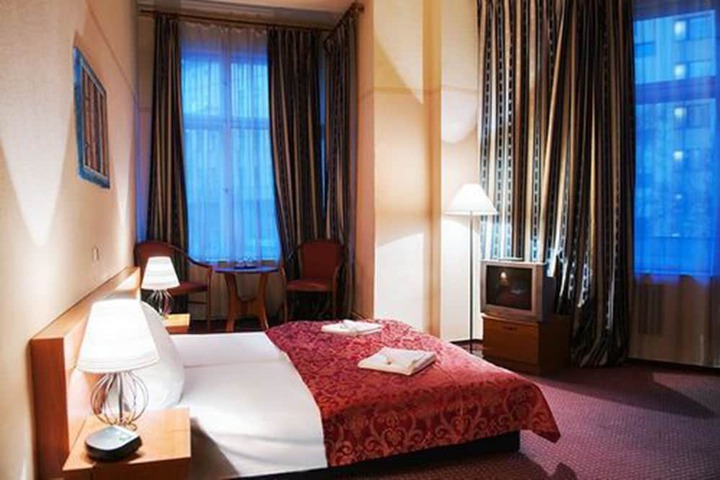Room 16 of 39