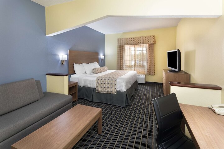 1 King Bed (9 of 10)