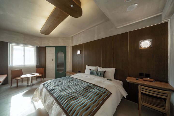 Room 42 of 199