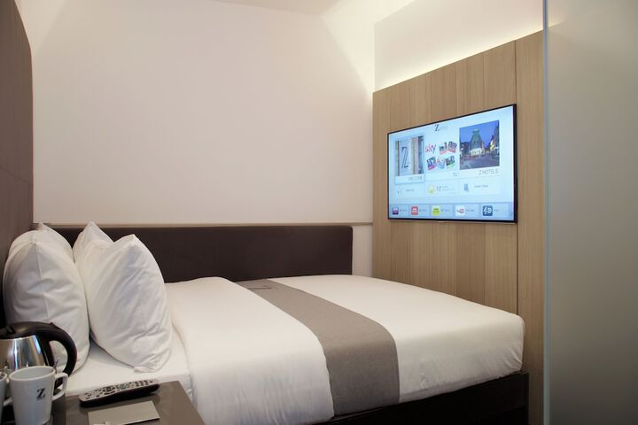Room 10 of 38