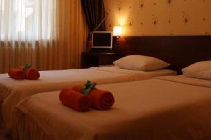 Room 6 of 9