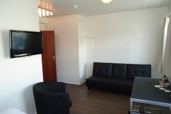 Room 2 of 63