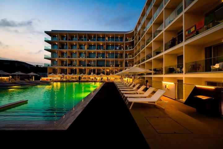 Pool Hotel