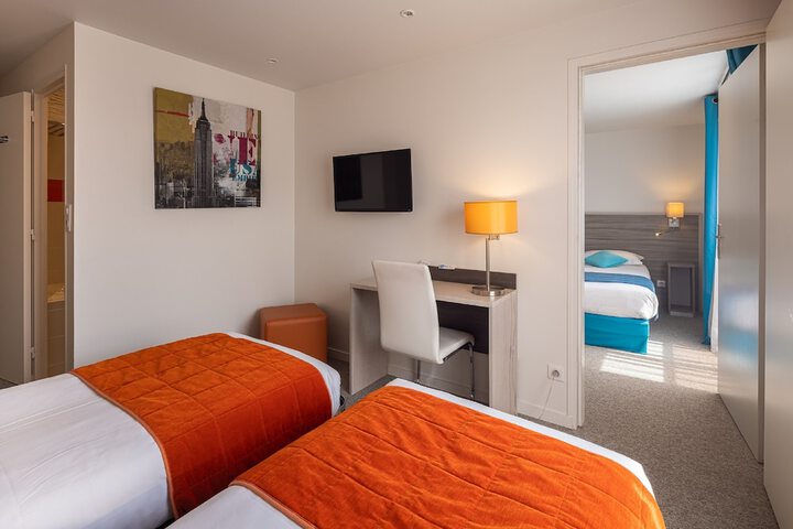Room 15 of 93