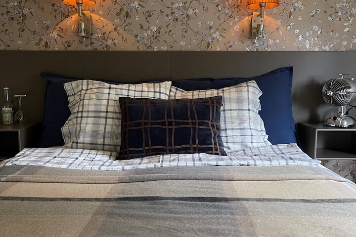Room 10 of 32