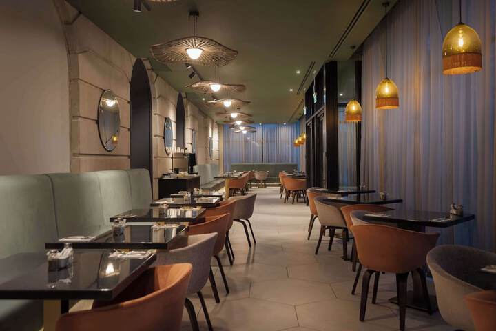 Dining 92 of 192