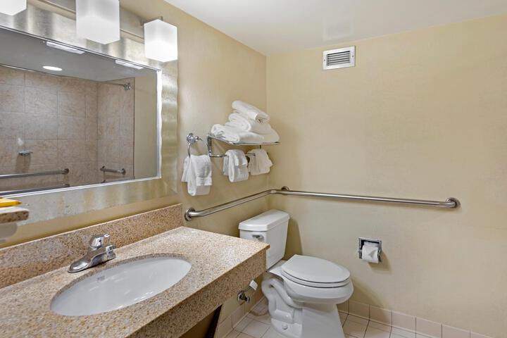 1 King Accessible Roll in Shower Exterior Entrance Microwave, Refrigerator WiFi Full Breakfast (1 of 22)