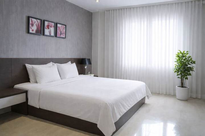 Room 5 of 18