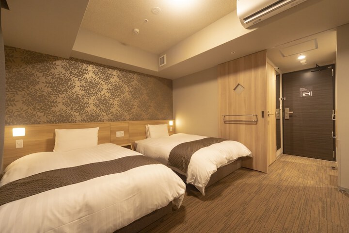 Room 13 of 96