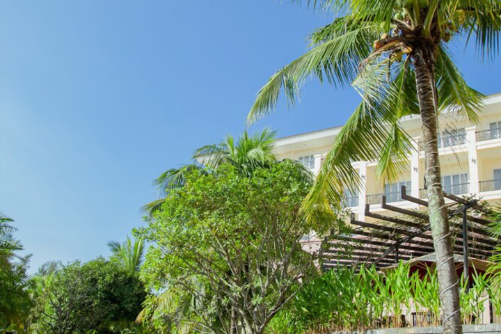 Hotel Exterior 43 of 43