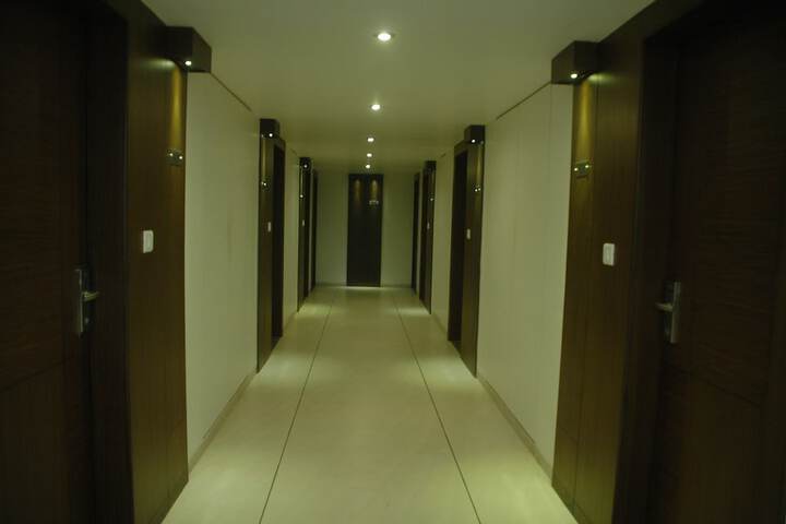 Ballroom/Hall 12 of 14