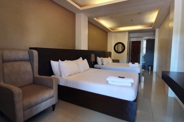 Room 8 of 18