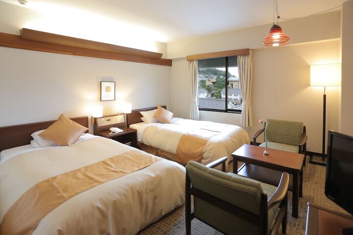 Room 16 of 48